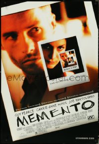 5k0461 MEMENTO DS 1sh 2000 Christopher Nolan, great Polaroid images of Guy Pearce & Carrie-Anne Moss!