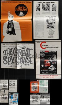 5m0319 LOT OF 20 UNCUT PRESSBOOKS 1960s-1970s advertising for a variety of different movies!