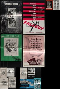 5m0321 LOT OF 18 UNCUT PRESSBOOKS 1960s-1970s advertising for a variety of different movies!