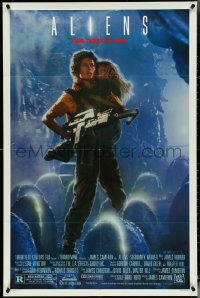 5r0270 ALIENS 1sh 1986 James Cameron sci-fi sequel, Sigourney Weaver as Ripley carrying Carrie Henn!