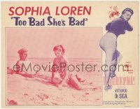 5r1487 TOO BAD SHE'S BAD LC 1955 sexy Sophia Loren & Marcello Mastroianni on the beach, rare!