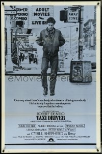 5t1223 TAXI DRIVER int'l 1sh 1976 image of Robert De Niro walking in New York City, Martin Scorsese!