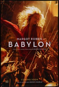 5w0644 BABYLON teaser DS 1sh 2022 Damien Chazelle, sexy Margot Robbie surrounded by partygoers!