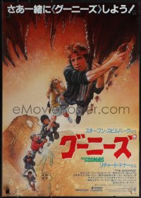 5w0392 GOONIES style B Japanese 1985 cool Drew Struzan art of top cast hanging from stalactite!