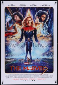 5w0882 MARVELS advance DS 1sh 2023 Marvel comics, Brie Larson and Vellani in title roles, Jackson!