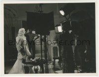 5y1607 CAIN & MABEL candid 8x10.25 still 1936 Marion Davies facing the camera & lights for a scene!