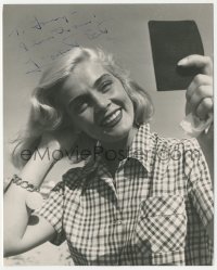 5y0080 LIZABETH SCOTT signed 7.5x9.5 still 1940s smiling close up of the beautiful blonde star!