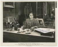 5y0087 OLIVIA DE HAVILLAND signed 8.25x10.25 still 1945 distracted while writing in To Each His Own!