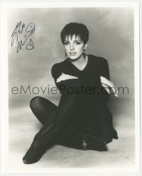 5y0123 LIZA MINNELLI signed 8x10 REPRO photo 1980s full-length seated portrait of the singing star!
