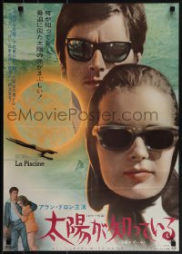 5z0986 SWIMMING POOL Japanese 1969 La Piscine, Alain Delon & Romy Schneider in sunglasses!