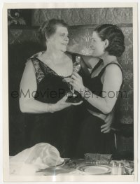 6b1370 NORMA SHEARER/MARIE DRESSLER 6x8 news photo 1931 Norma presents Best Actress Oscar to Marie!