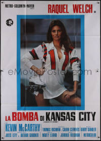 6b0106 KANSAS CITY BOMBER Italian 2p 1973 different image of sexy roller derby girl Raquel Welch!
