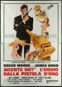 6b0108 MAN WITH THE GOLDEN GUN Italian 2p R1970s Sciotti art of Moore as Bond & sexy girls!