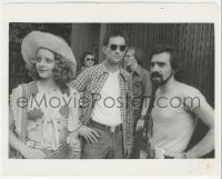6f1557 TAXI DRIVER candid 8x10 still 1976 Robert De Niro, Jodie Foster & Martin Scorsese on set!