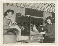 6j1380 HILLS OF HOME 8x10 news photo 1948 Elizabeth Taylor & Lassie both get same expert attention!