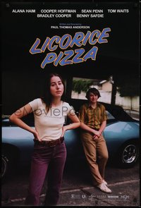6r0790 LICORICE PIZZA DS 1sh 2021 Sean Penn, great image of Alana Haim and Cooper Hoffman on car!